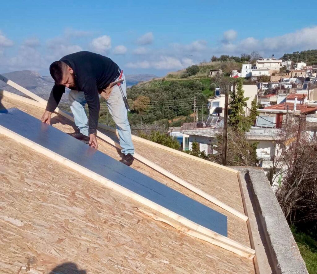 Συνεχίζονται οι αναβαθμίσεις των σχολείων Μινώα Πεδιάδος Από τις εργασίες αποκατάστασης της σκεπής