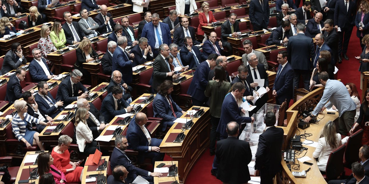 Ορκίστηκε η “βουλή της μίας ημέρας”