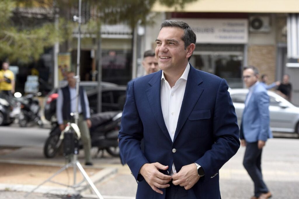 Τρέχει για να αλλάξει το κλίμα ο Τσίπρας Θέλει να τα αλλάξει όλα ο Αλέξης Τσίπρας