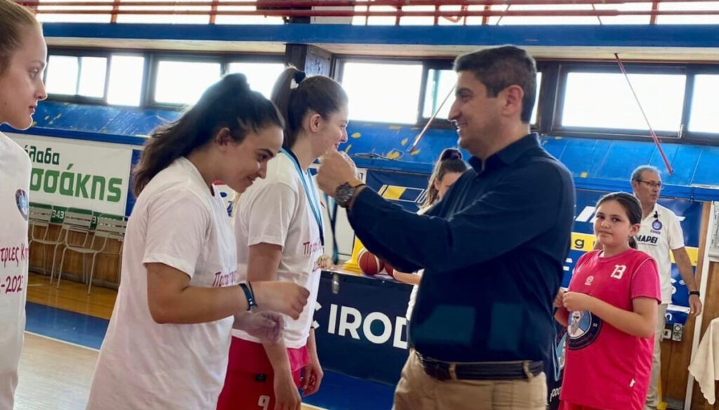 Βράβευσε τις πρωταθλήτριες ο Αυγενάκης