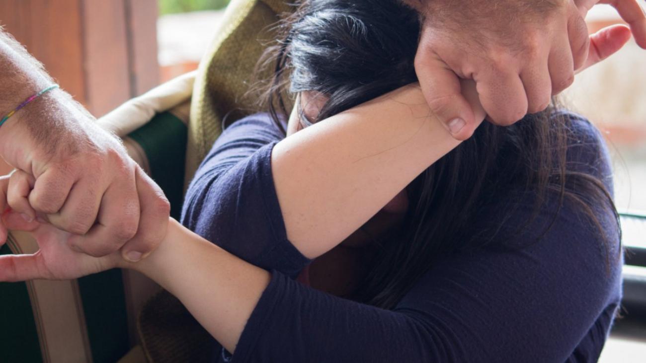 Την χτύπησε στο κεφάλι μετά τις απειλές