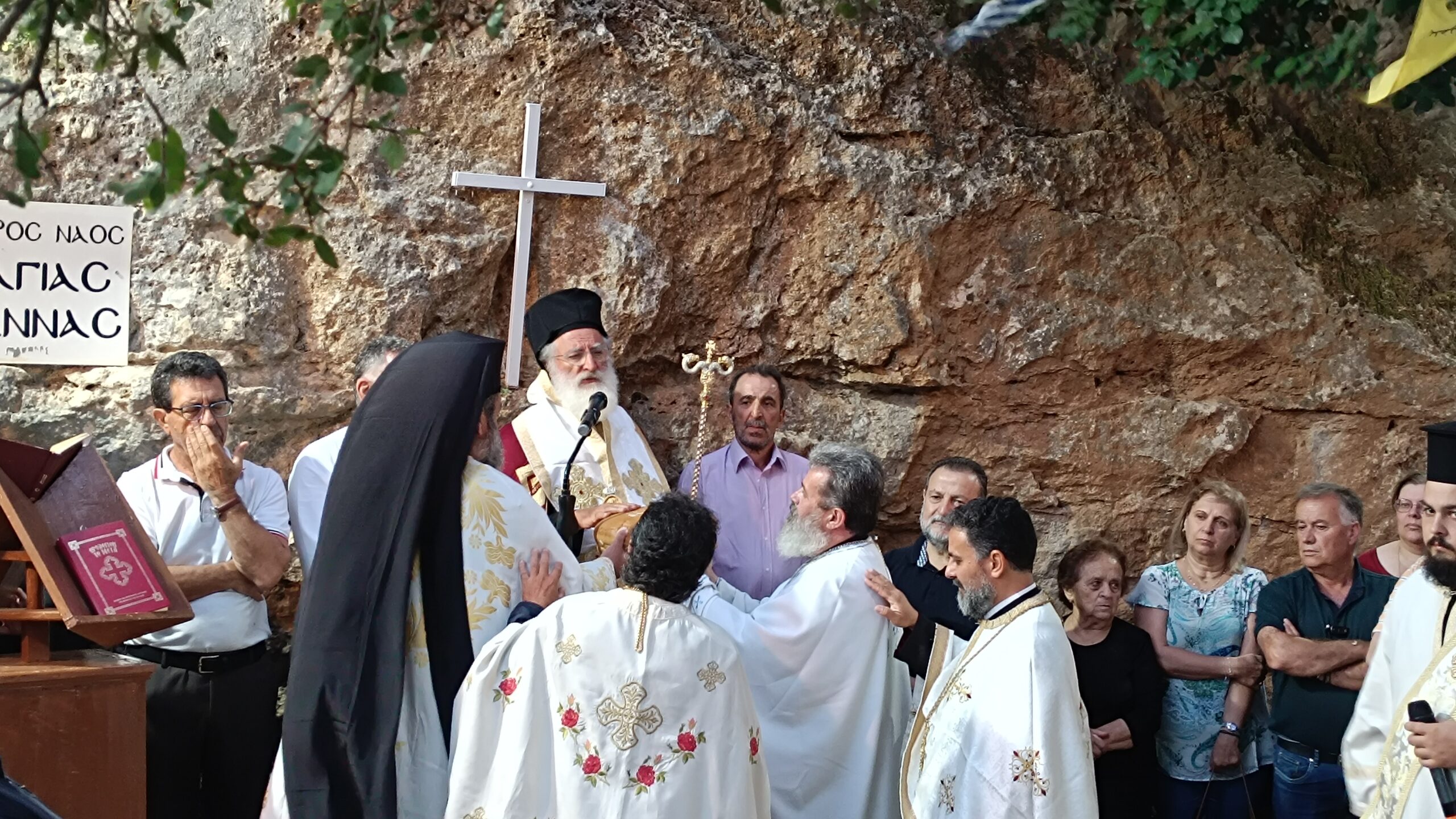 Πλήθος κόσμου στην Αγία Άννα στο Γεράκι – Γέμισαν τα μιτάτα (photos)