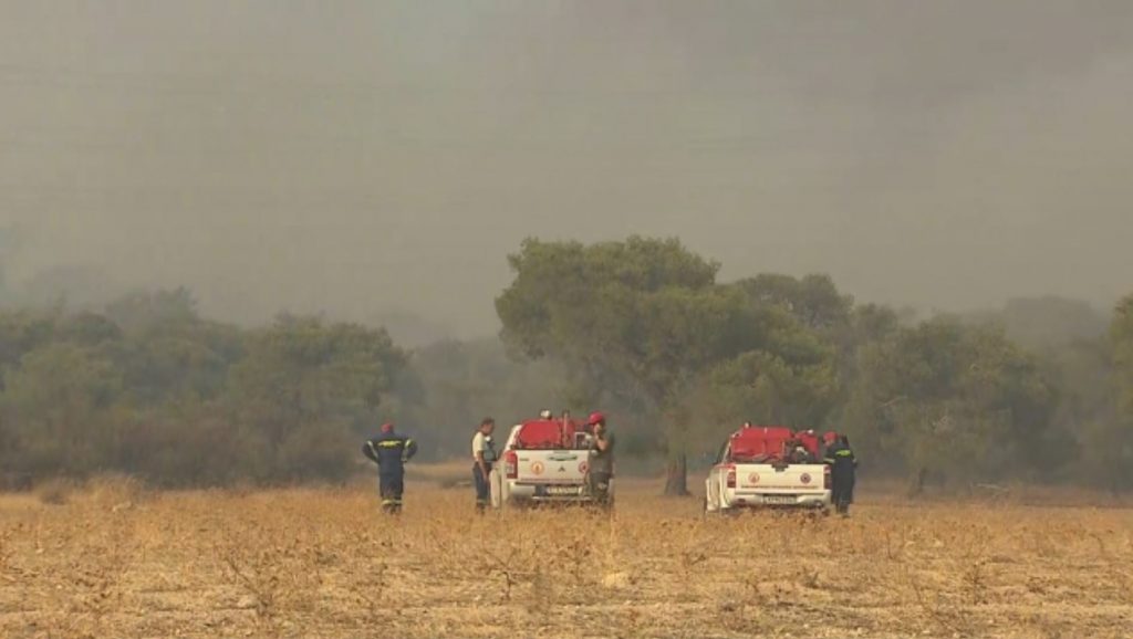 Φωτιά στο Λουτράκι: Εκκενώνονται Άγιος Χαράλαμπος και Πανόραμα