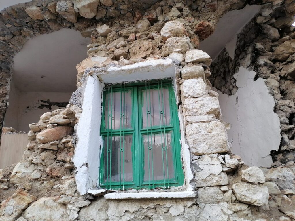 Κ.Γκαντάτσιος στο ΘΕΜΑ:Η μία μετά την άλλη οι κατοικίες στο Αρκαλοχώρι βγαίνουν στο σφυρί