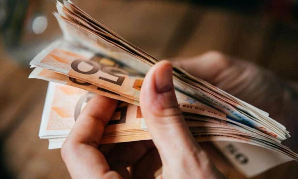 Αυτές είναι οι αυξήσεις που θα πάρουν οι δημόσιοι υπάλληλοι