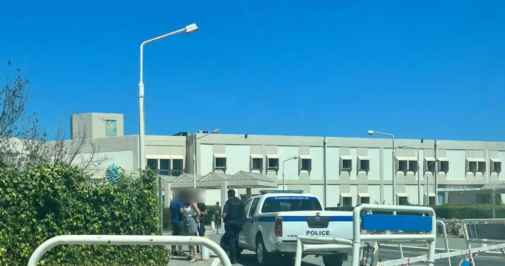 Στη ΜΕΘ του Πανεπιστημιακού νοσηλεύεται το θύμα του αιματηρού περιστατικού στην Αξό