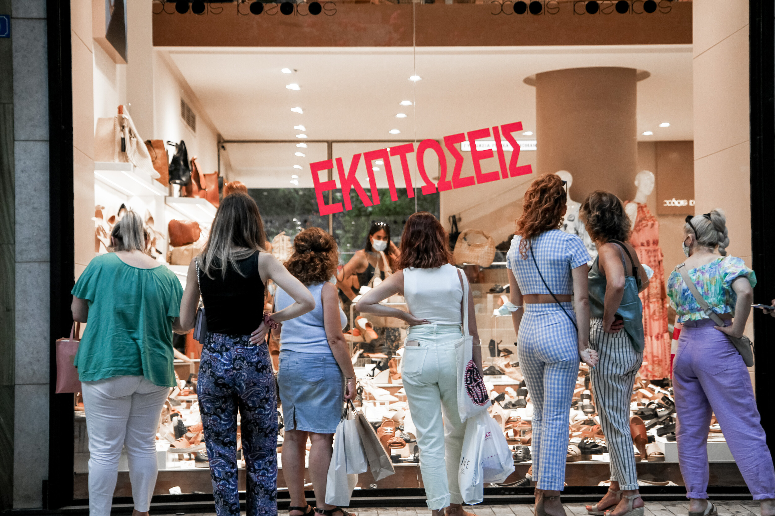 Ελπίδες στα ανοικτά καταστήματα – Μικρές οι προσδοκίες