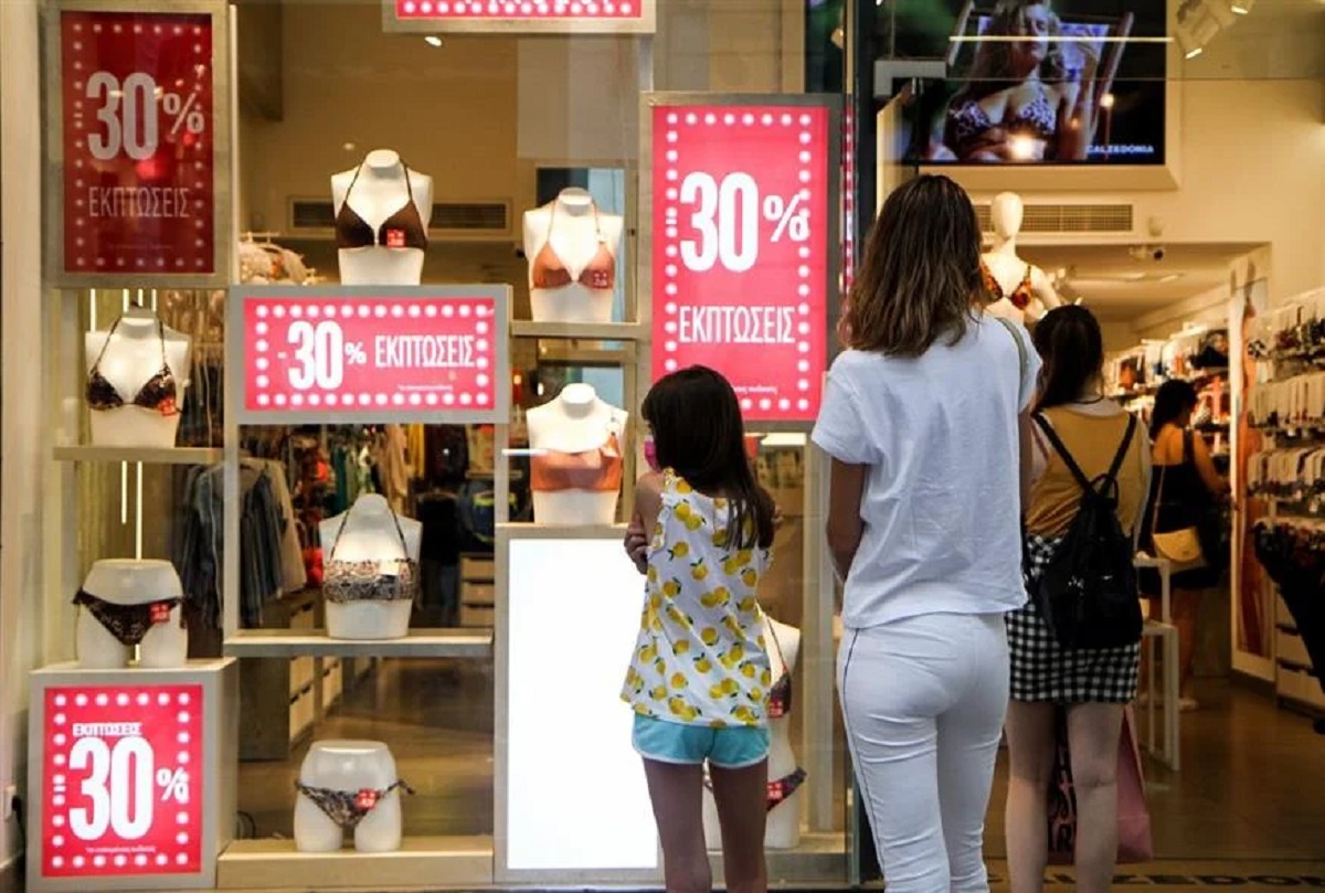 Πωλούν με … έκπτωση στις ίδιες τιμές πριν τις εκπτώσεις