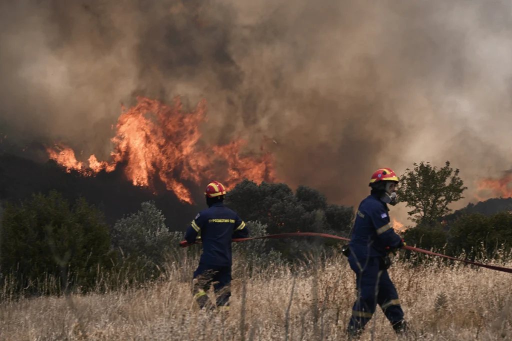 Μέσα σε δύο ώρες κάηκαν 12 χιλιόμετρα στον Κουβαρά