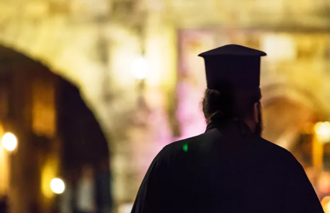 Παπαδιά επιτέθηκε σε γυναίκα που εξομολογούνταν