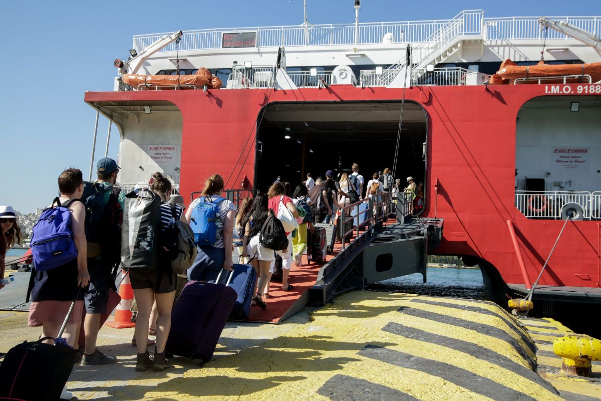 Αναζητούν λύσεις για τα ακριβά εισιτήρια των πλοίων