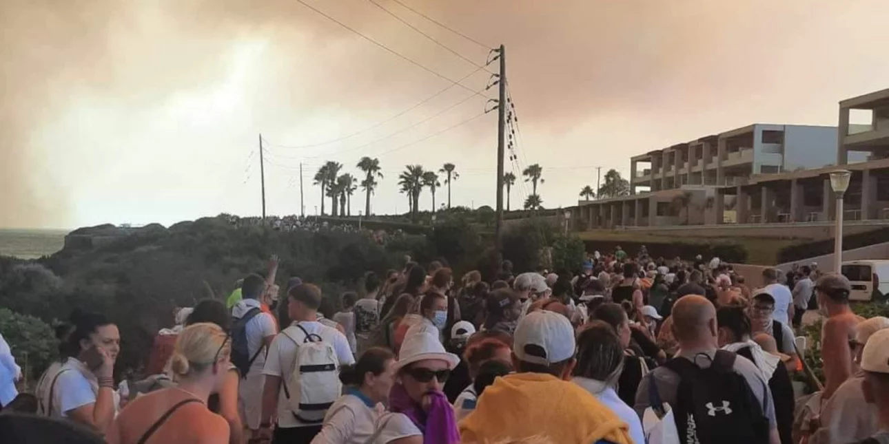 Ρόδος: Η μεγαλύτερη επιχείρηση εκκένωσης πυρκαγιάς στη χώρα