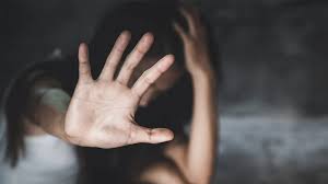 Στον ανακριτή για απόπειρα βιασμού