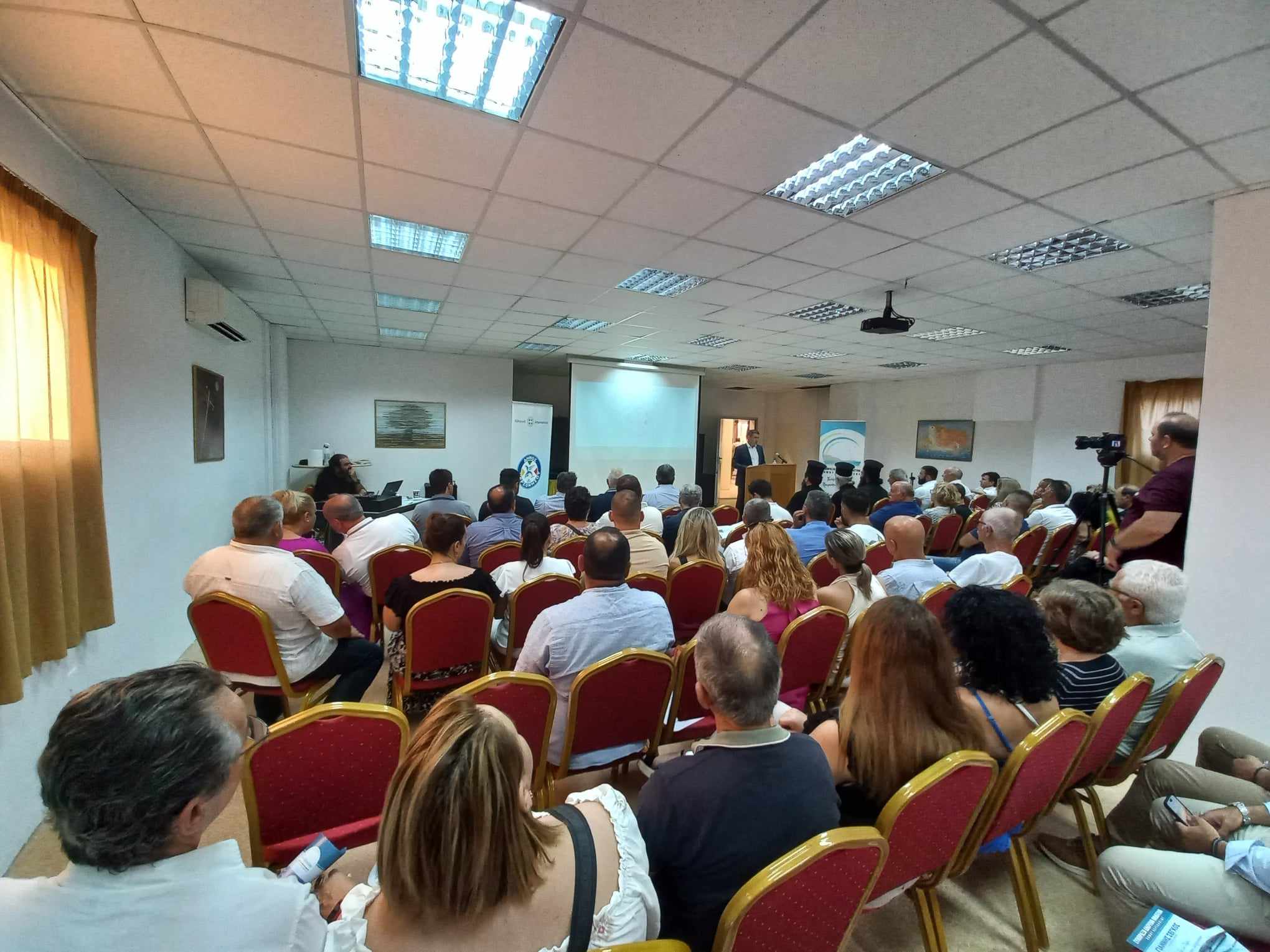 Το πλήθος κόσμου, η Χερσόνησος και το φάουλ