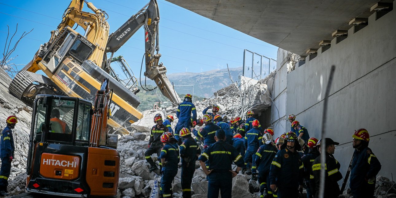 Τρεις συλλήψεις για την πτώση της γέφυρας στην Πάτρα