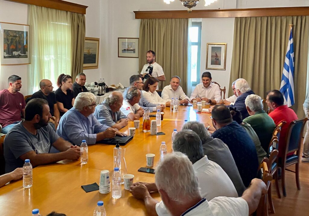 Συνάντηση Αυγενάκη με αλιείς