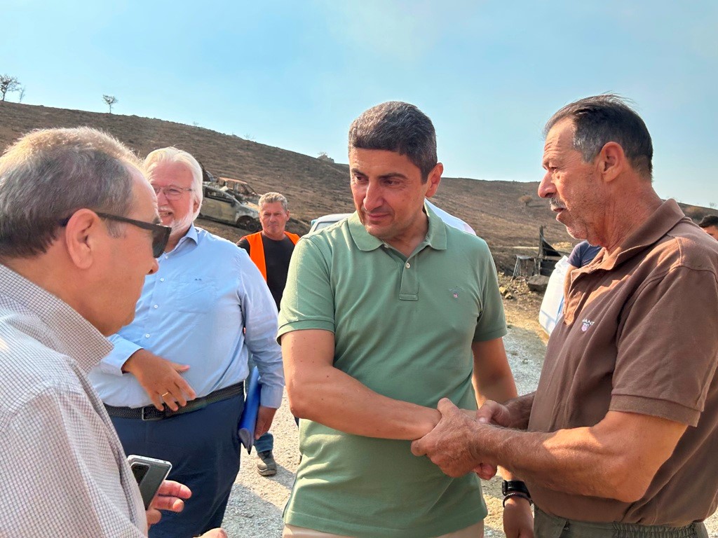 Στήριξη στους πυρόπληκτους της Μαγνησίας από τον Λευτέρη Αυγενάκη