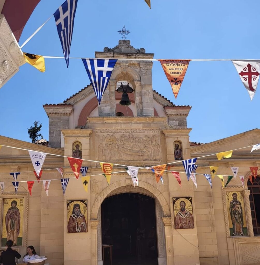 Με κάθε επισημότητα ο εορτασμός της Παναγίας (φωτορεπορτάζ από την Κρήτη)