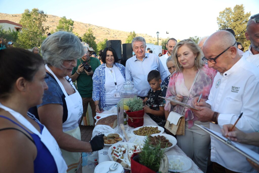 Κοσμοπλημμύρα στο Φεστιβάλ Κρητικής Κουζίνας (φωτορεπορτάζ)