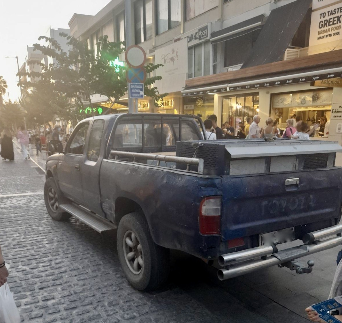 Εκεί τον βόλεψε! Απίστευτο παρκάρισμα στο “σταυρό”