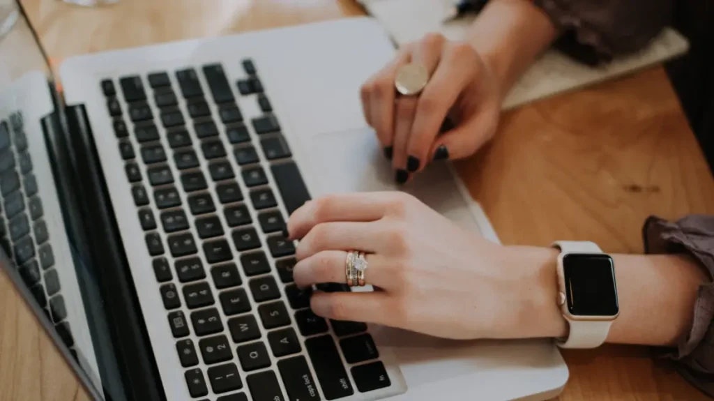 Οι φορολογικές υποχρεώσεις και τα επιδόματα του Αυγούστου