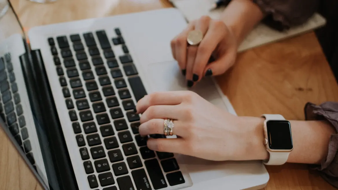 Οι φορολογικές υποχρεώσεις και τα επιδόματα του Αυγούστου