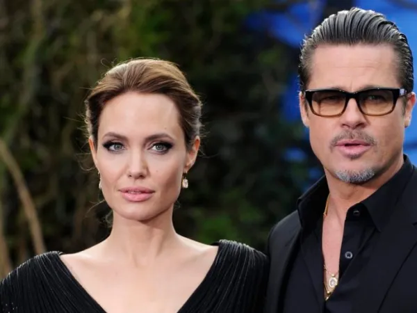 Αντζελίνα Τζολί: Το «θολό» τατουάζ στο μεσαίο δάχτυλο της και ο Μπραντ Πιτ