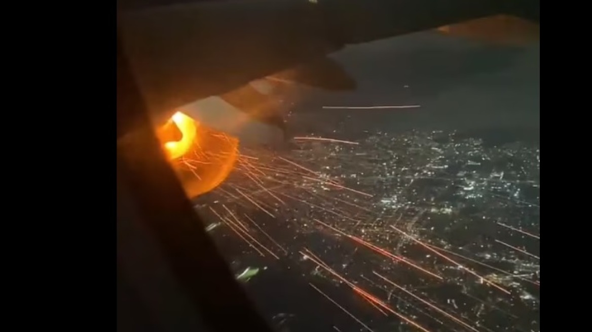Αεροσκάφος παίρνει φωτιά την ώρα της πτήσης