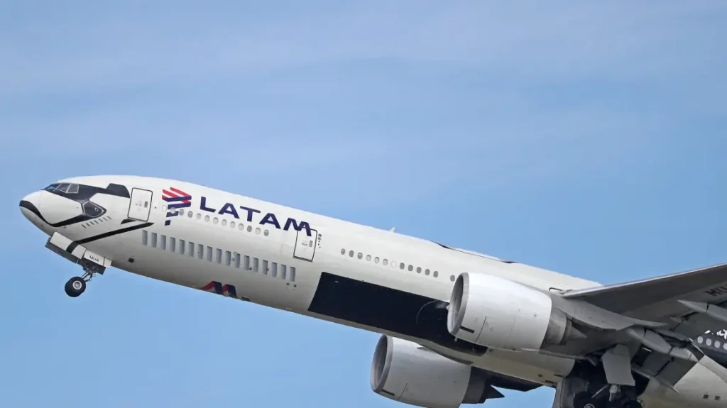 Αναστάτωση στη διάρκεια πτήσης: Κατέρρευσε και πέθανε στην τουαλέτα ο κυβερνήτης