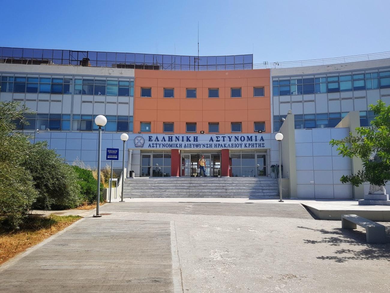 ΑΠΟΚΛΕΙΣΤΙΚΟ ΘΕΜΑ: Πάνω από 300% η αύξηση κίνησης στο Αστυνομικό Μέγαρο για ταυτότητες – Φοβούνται ότι θα … τσιπαριστούν