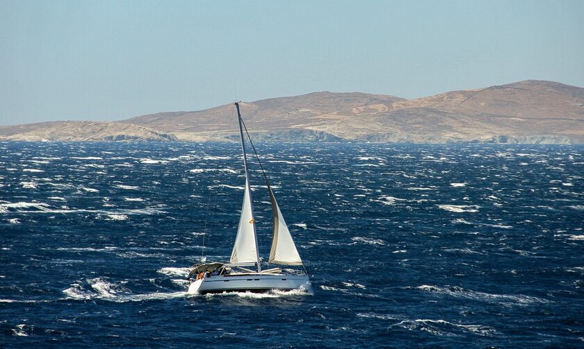 Μελτέμια και 37 βαθμοί σήμερα στην Ελλάδα