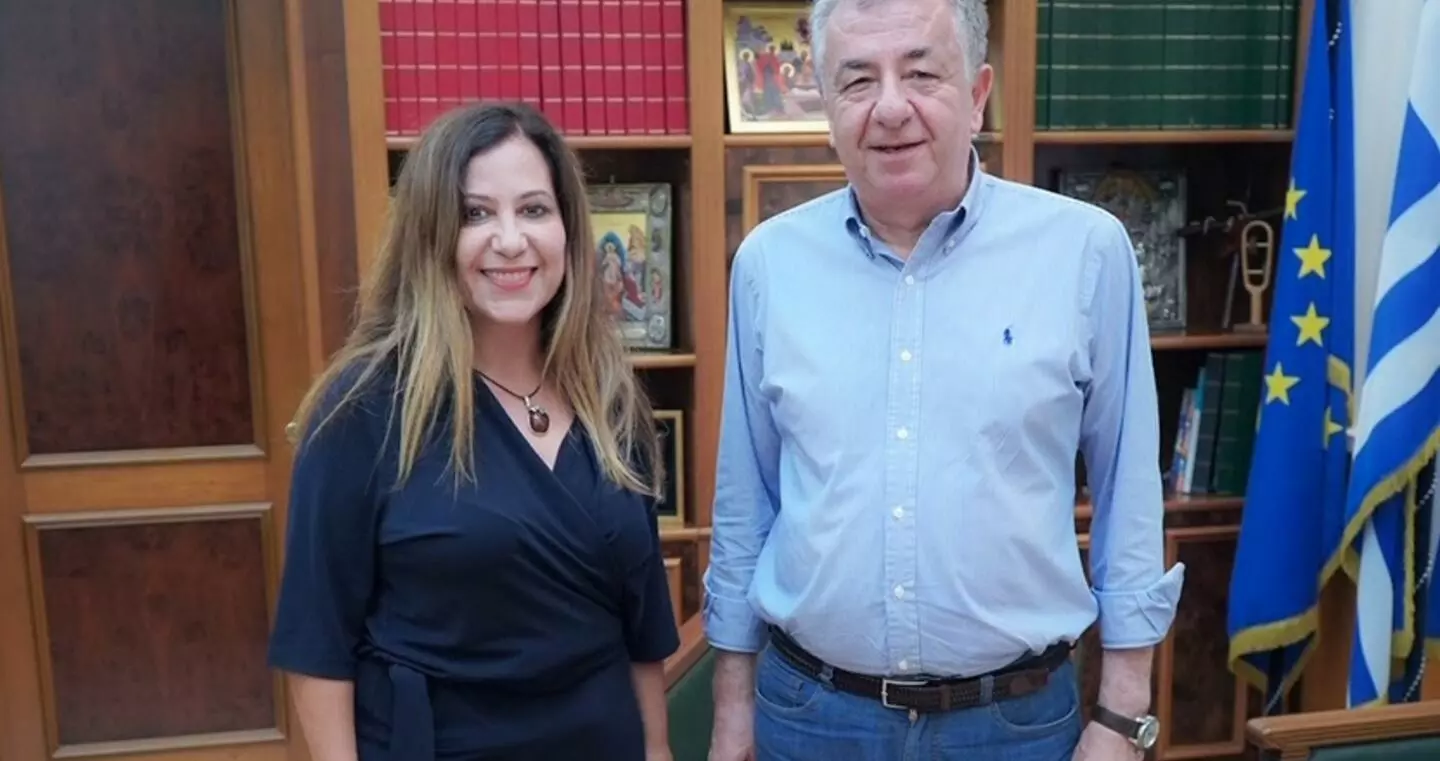 Στο πλευρό του Σταύρου Αρναουτάκη η Αμαλία Νινιράκη