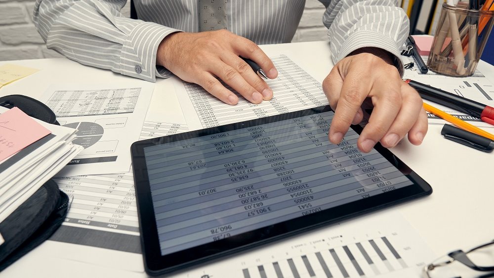 Οφειλέτες και συνυπόχρεοι στο στόχαστρο της εφορίας