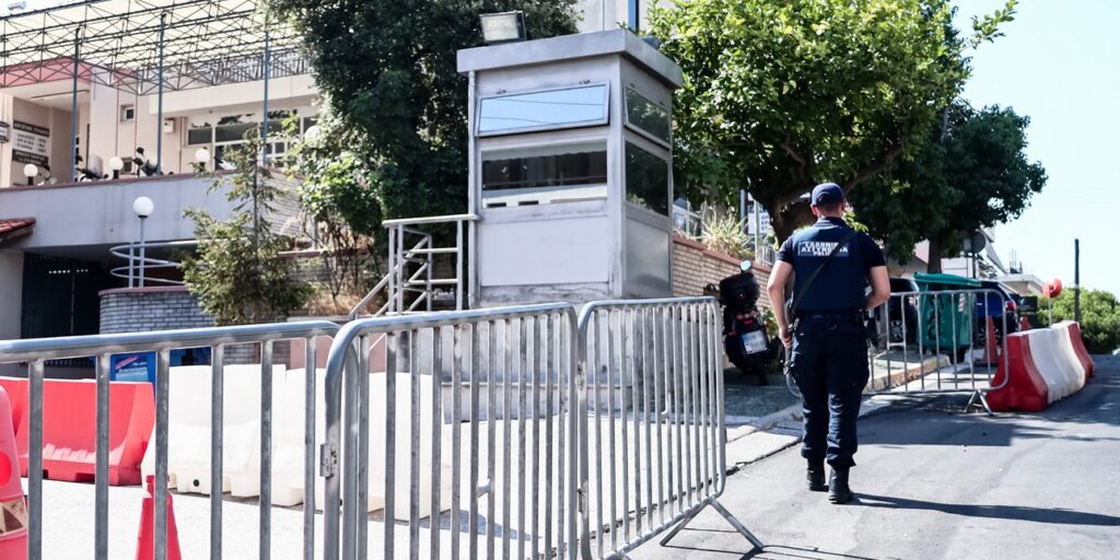 Πυροβολισμοί έξω από το Α.Τ. Αγίου Δημητρίου