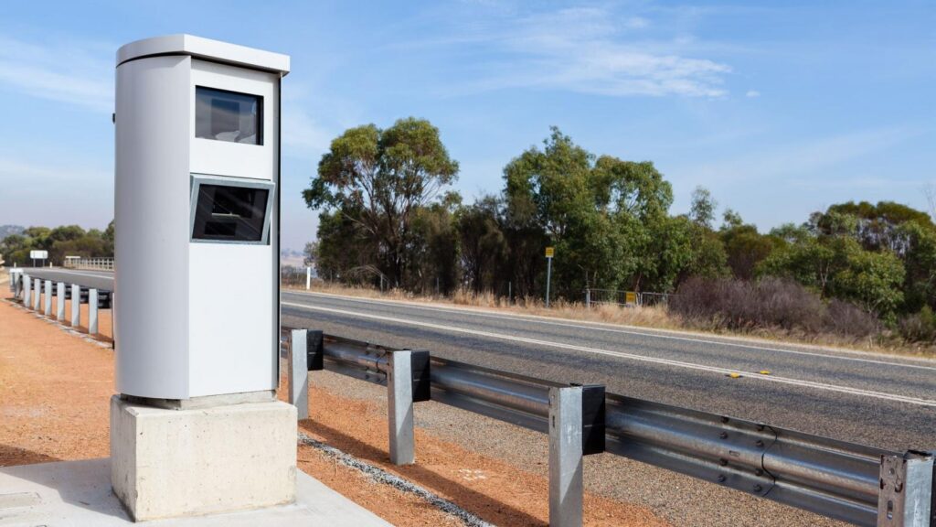 Νέα υπεραντάρ τοποθετούνται στους δρόμους