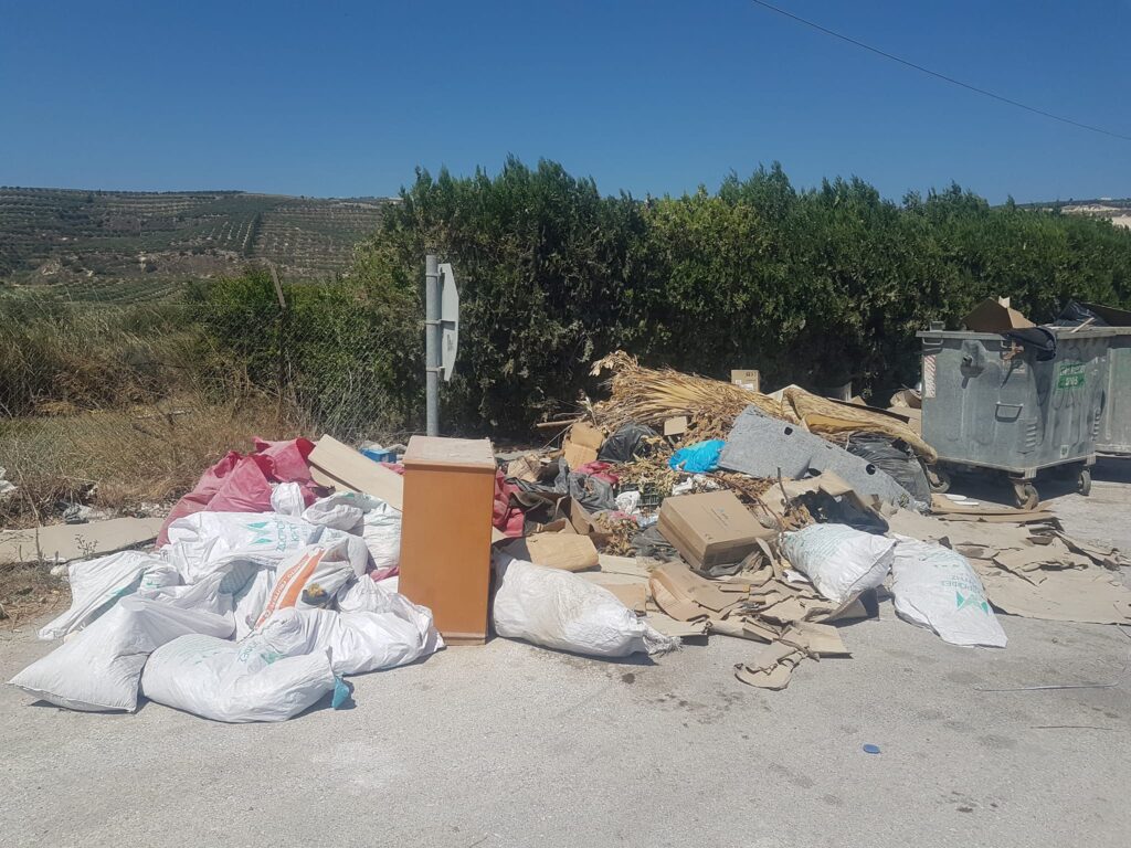 Δεν προλαβαίνουν τις ανεξέλεγκτες χωματερές στο Δήμο