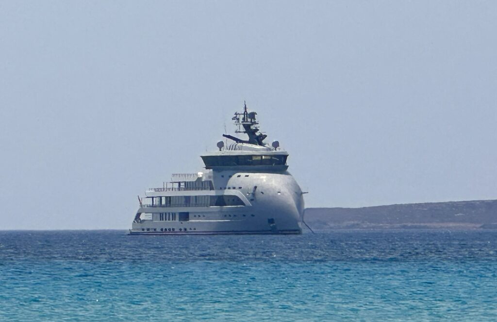 ΑΠΟΚΛΕΙΣΤΙΚΟ: Στην Ελαφόνησο το μεγαλύτερο γιοτ του κόσμου (photos)