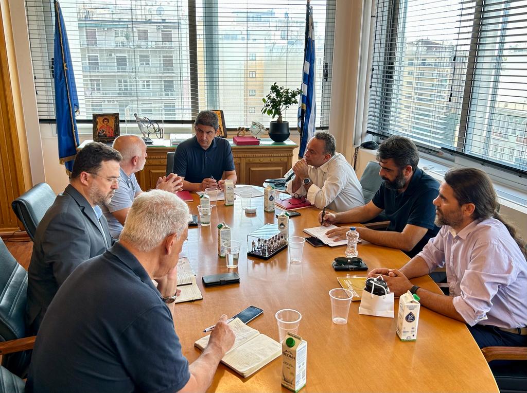 Λ. Αυγενάκης: Θέλουμε να αναβαθμίσουμε τα μελισσοκομικά προϊόντα