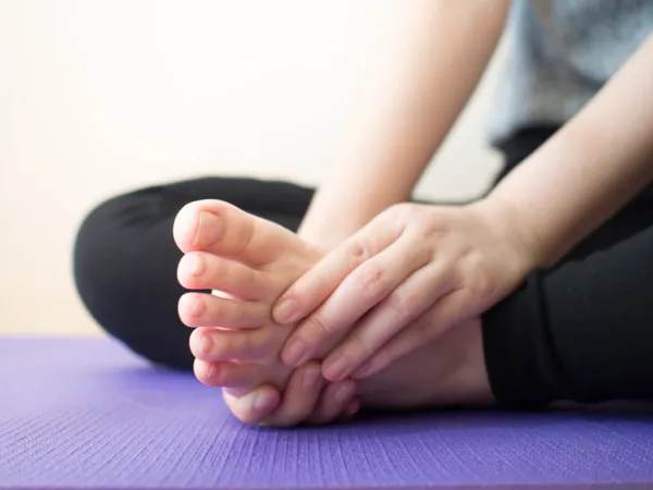 Τι αποκαλύπτουν τα πόδια για την υγεία και τους «σιωπηλούς κινδύνους»