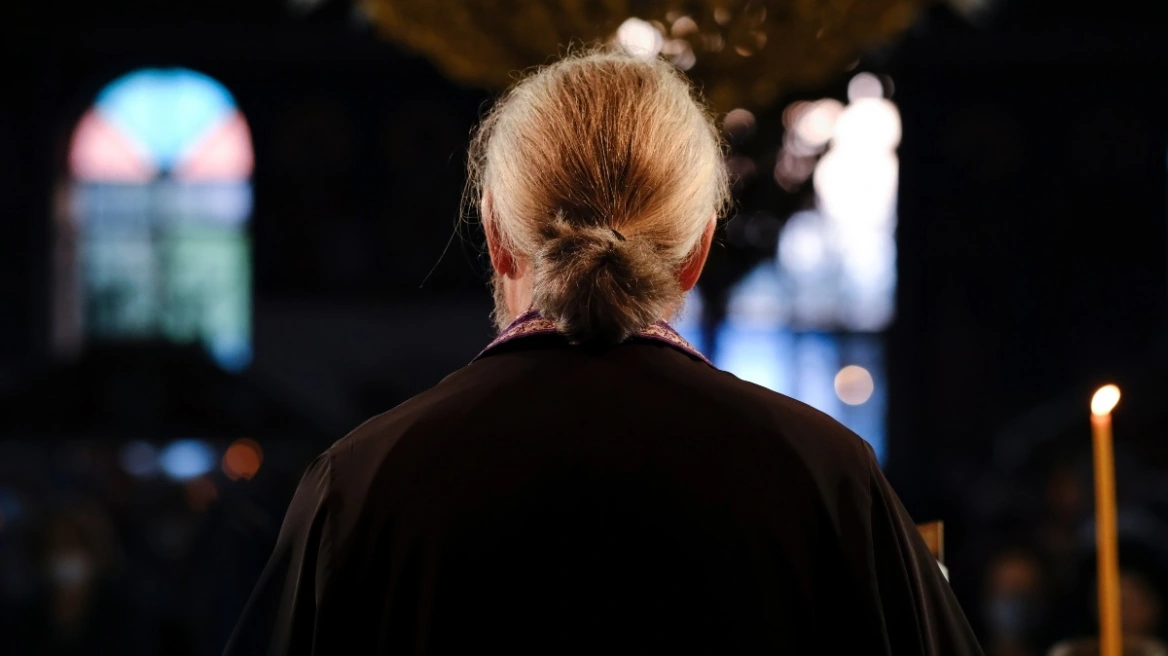 Νέες ταυτότητες: Άγριο επεισόδιο στην Εύβοια – Ενορίτισσα χαστούκισε 66χρονο ιερέα μπροστά στον κόσμο