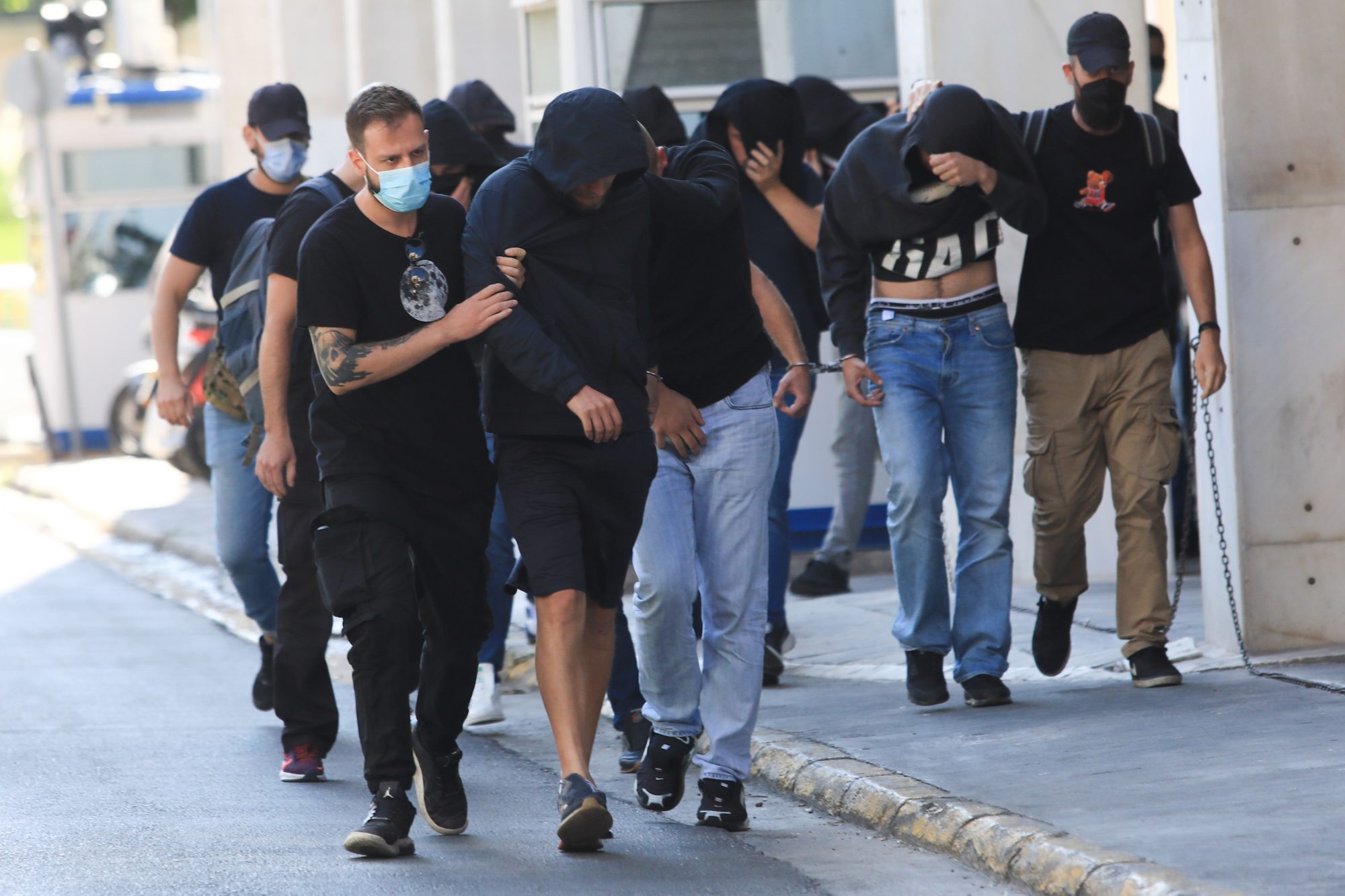 Έξι από τους προφυλακισμένους χούλιγκαν είχαν συλληφθεί ξανά στην Αθήνα για επεισόδια το 2015