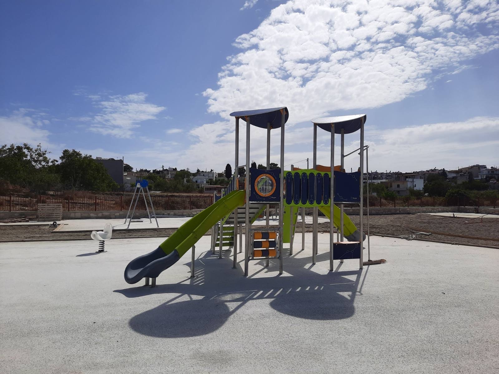 Νέα παιδική χαρά στην Αγία Βαρβάρα (photos)