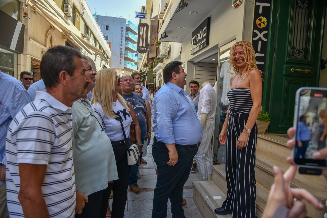 Περιοδεία Καραμαλάκη στο κέντρο της πόλης