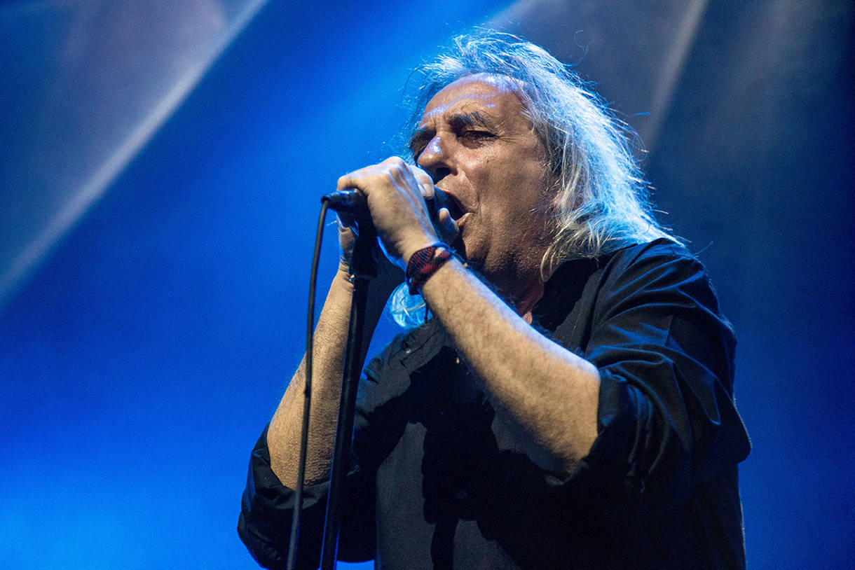 Συγκλονισμένος με την Ελλάδα ο Γιάννης Αγγελάκας