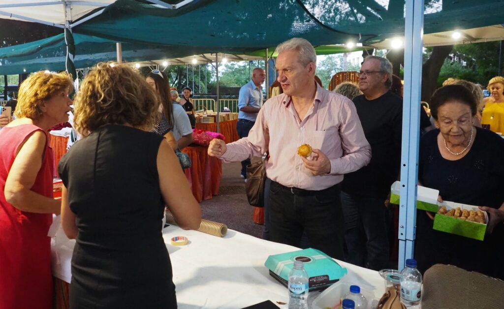 Στο παζάρι “Δεύτερο χέρι” ο Αλέξης Καλοκαιρινός