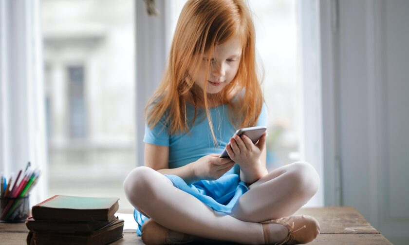 Αυτή η πόλη απαγορεύει τα κινητά σε παιδιά