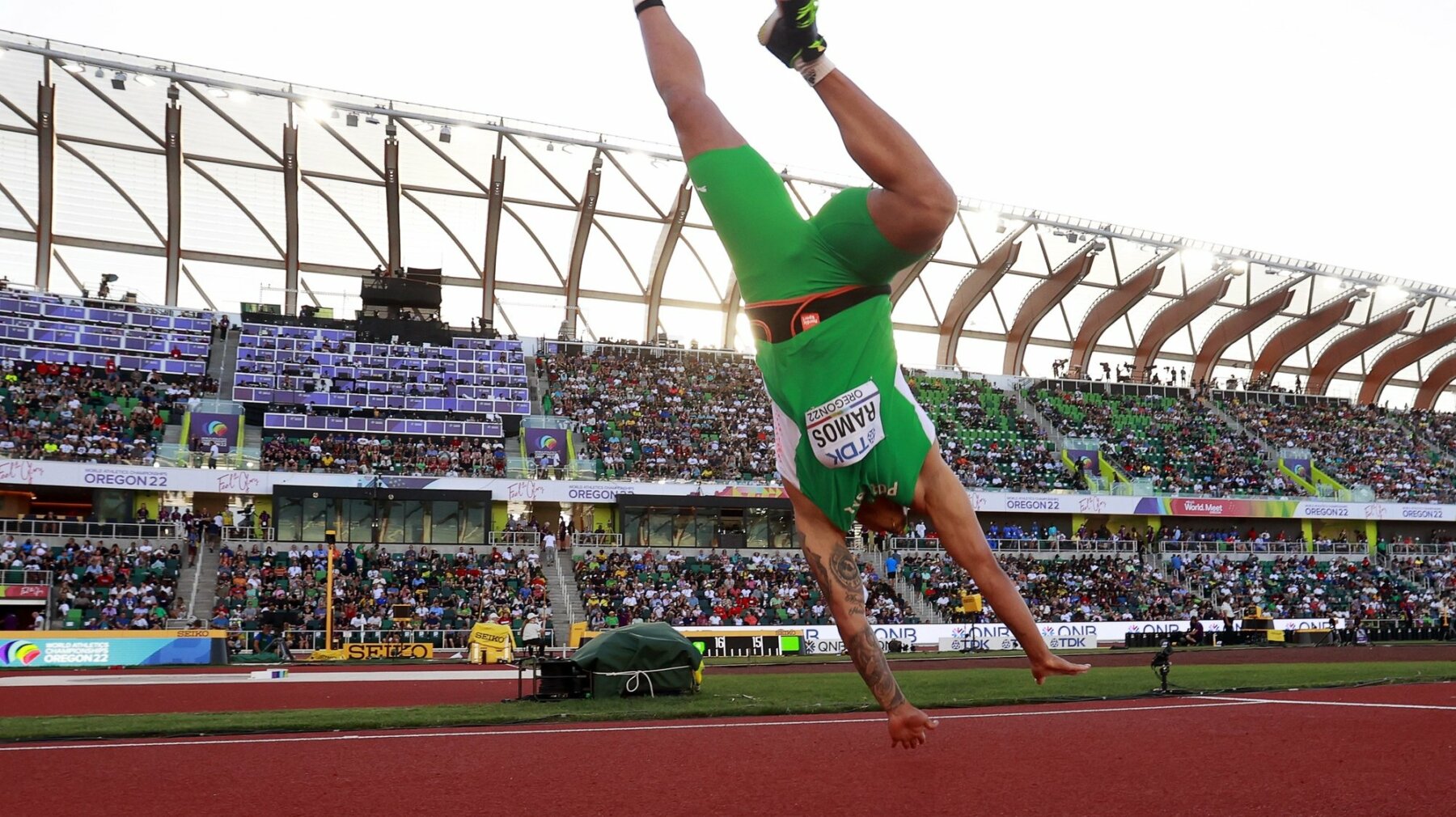 Ανίερες συμφωνίες κι ακροβάτες κωλοτούμπας με φόντο τις εκλογές (photos)