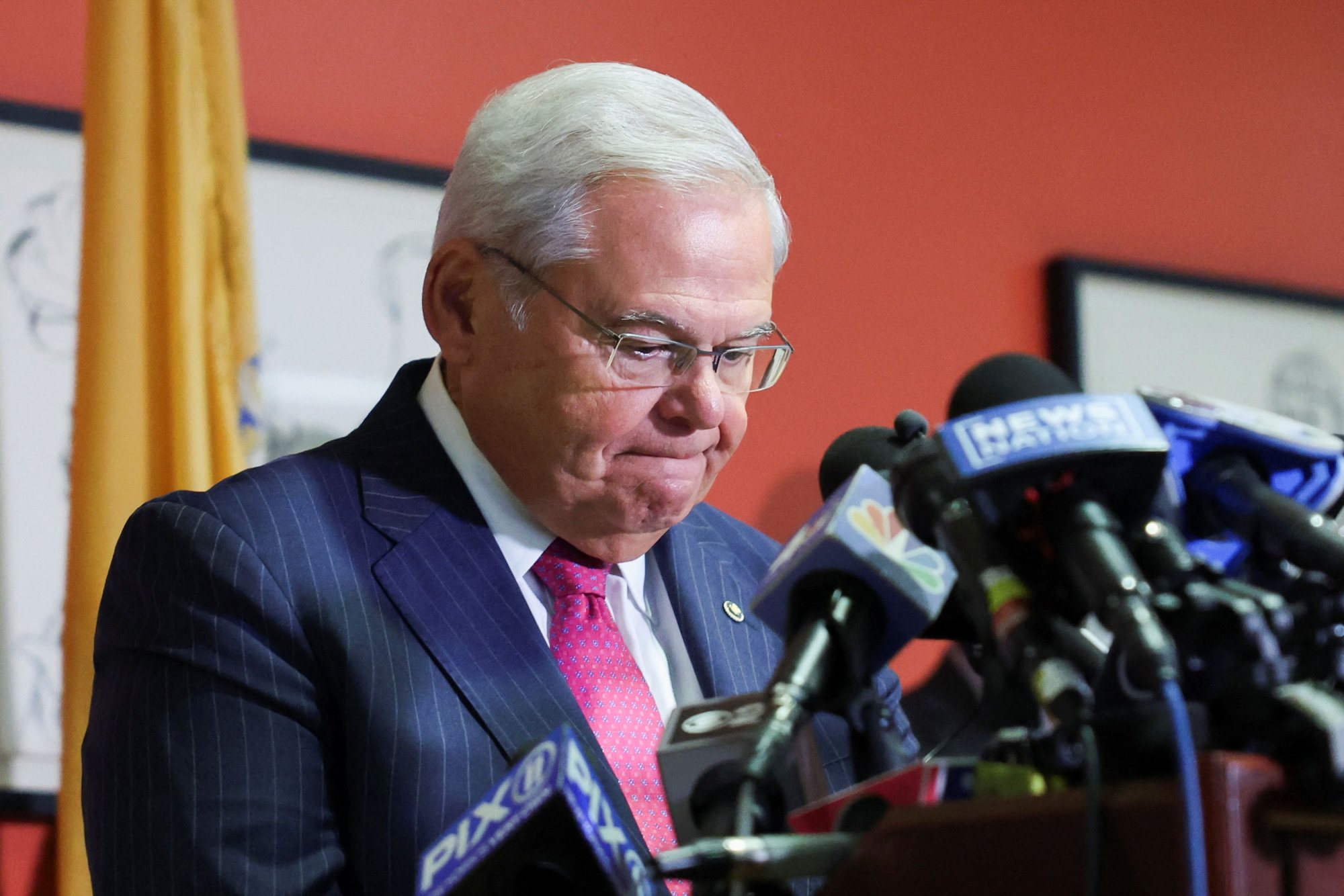 Μενέντεζ: Δεν παραχωρεί την έδρα του