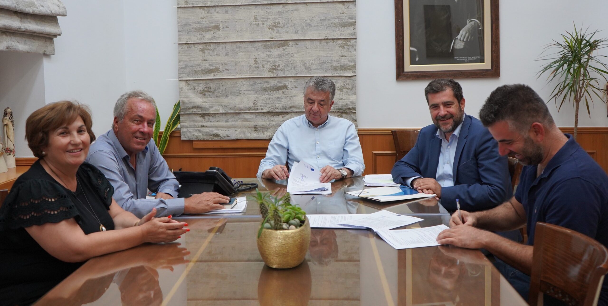 Υπογραφή σύμβασης για οδική ασφάλεια από την Περιφέρεια