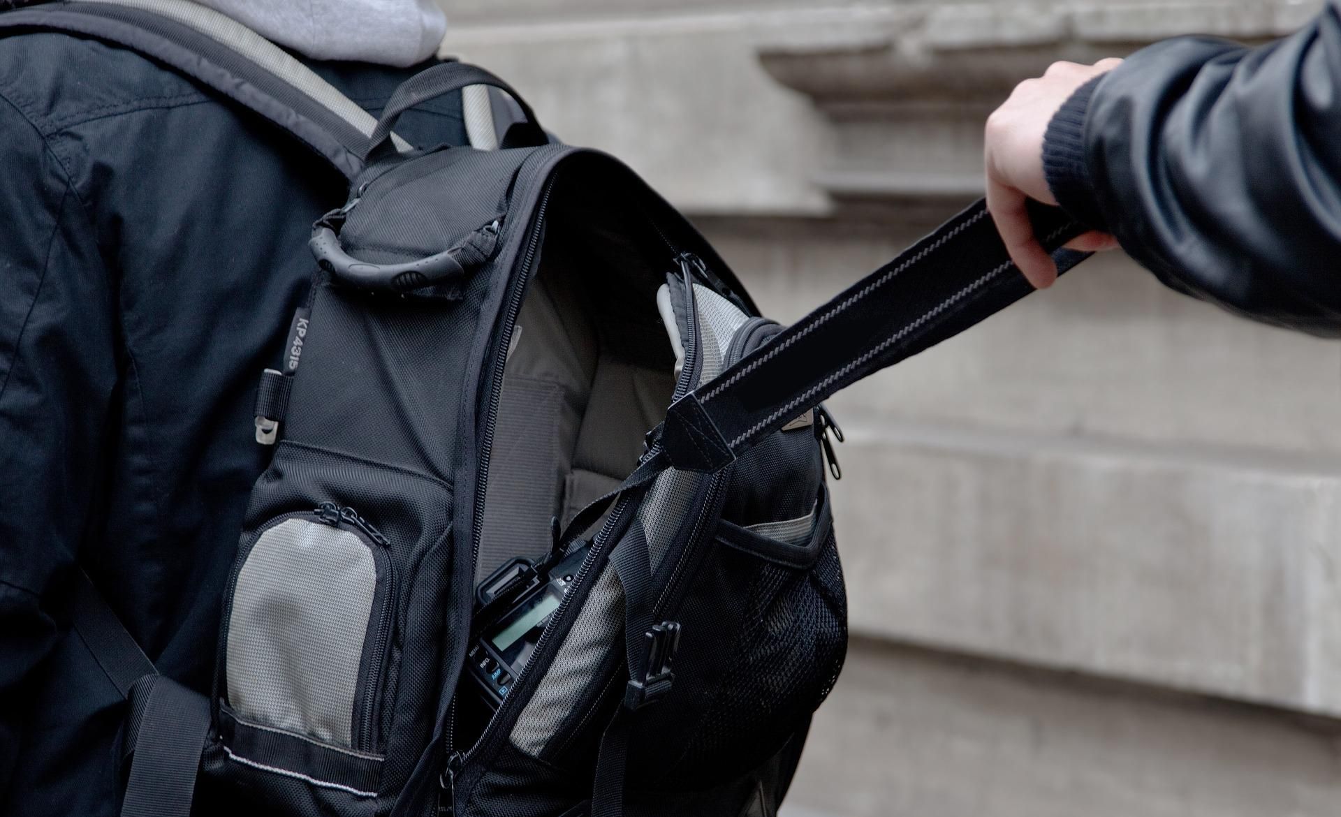 Ήθελαν να του πάρουν το σακίδιο με τις 15.000